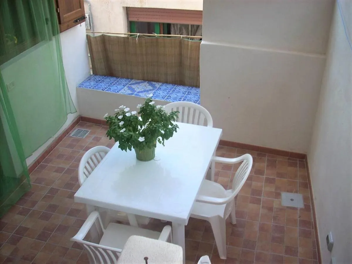Casa Didime, Al Centro Di Malfa A Soli 600 Mt Dalla Spiaggia Italy