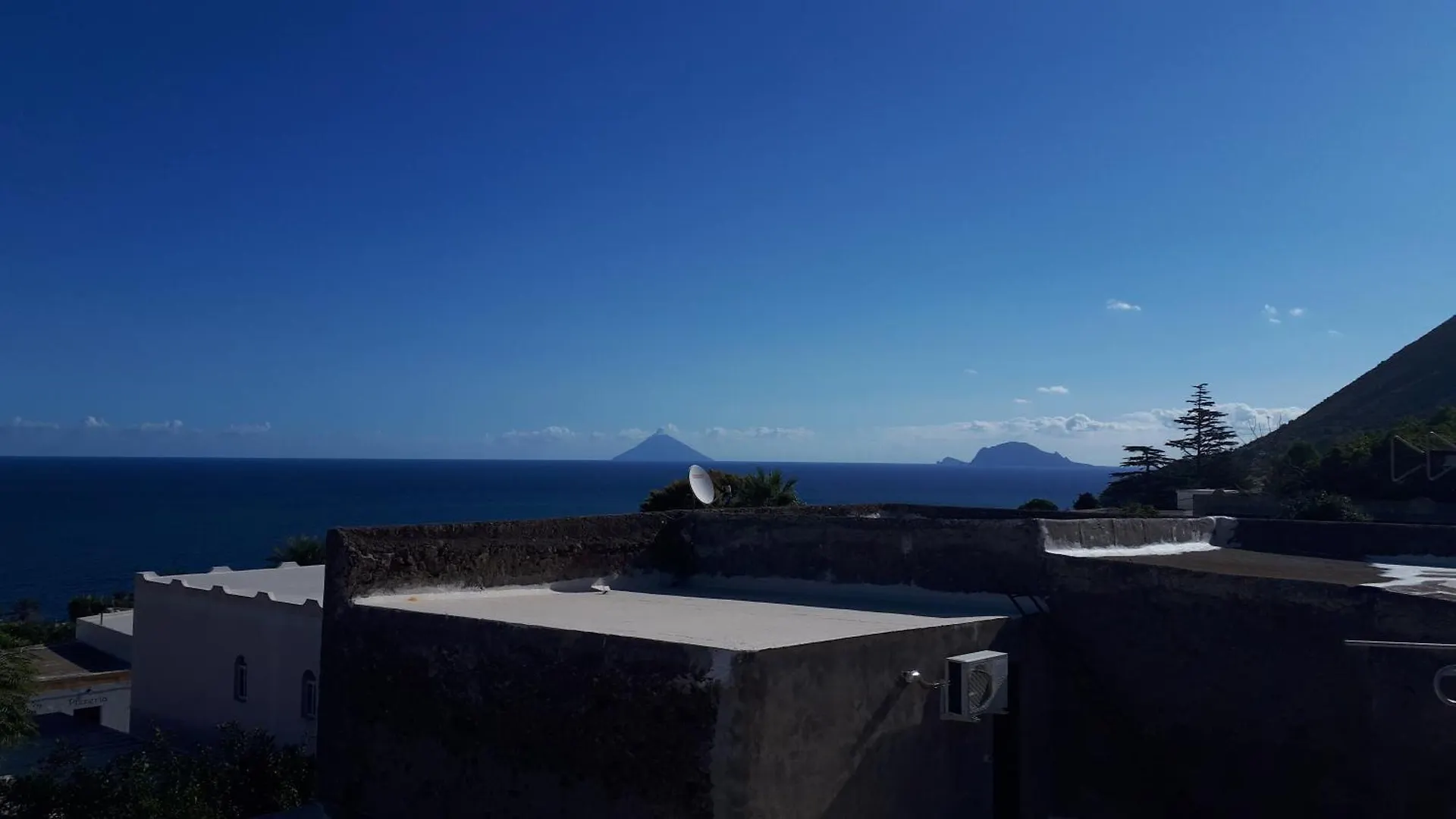 Apartment Casa Didime, Al Centro Di Malfa A Soli 600 Mt Dalla Spiaggia