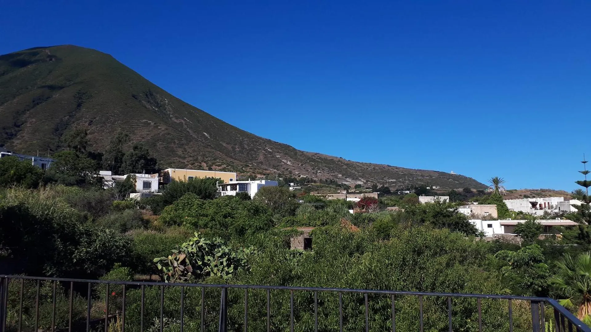Casa Didime, Al Centro Di Malfa A Soli 600 Mt Dalla Spiaggia Apartment